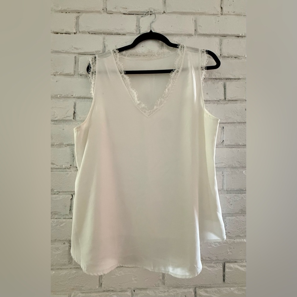 Lace Trim V-Neck Sleeveless Tank - White